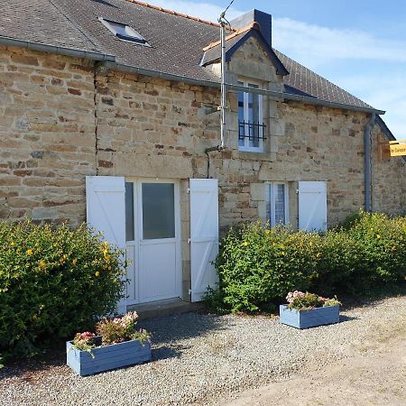 Charming Traditional 2-Bed Cottage Near Plémet Exteriör bild
