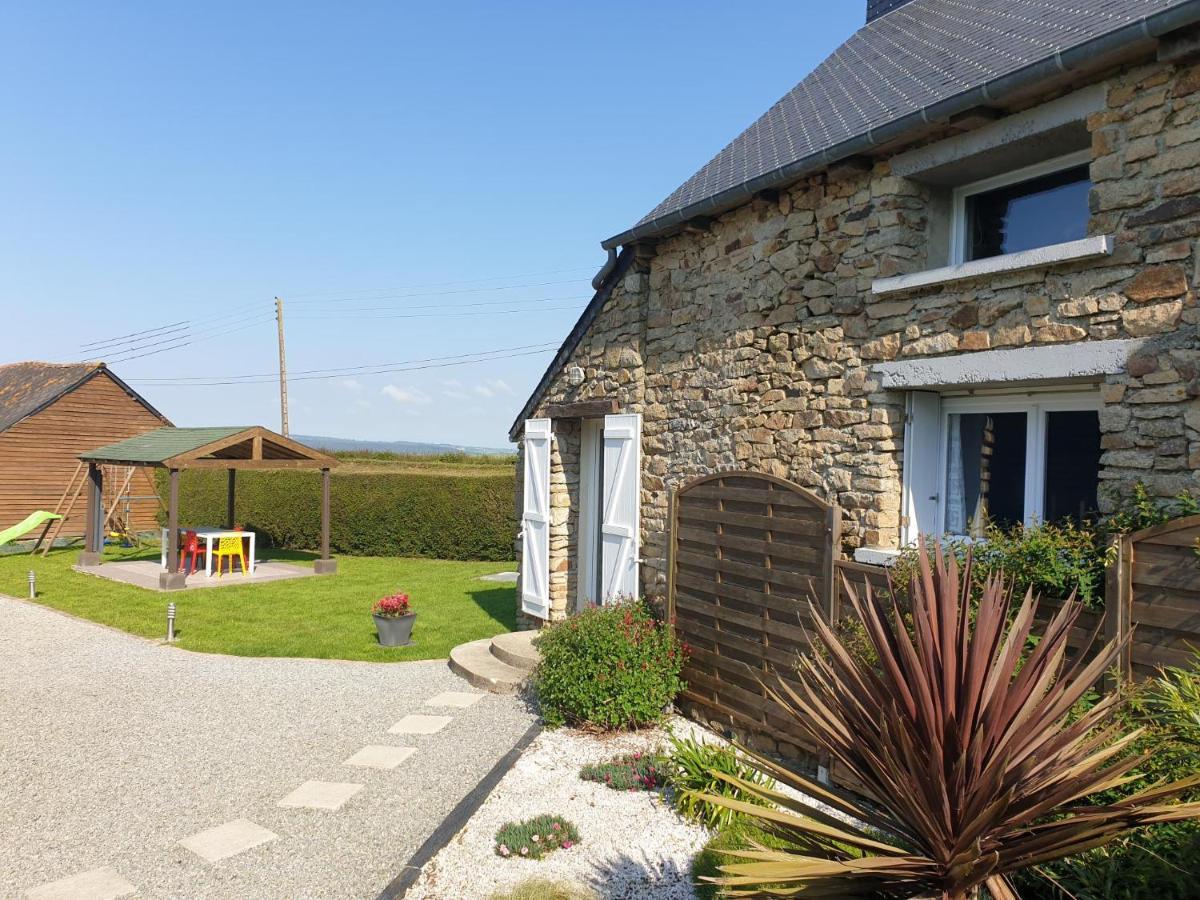 Charming Traditional 2-Bed Cottage Near Plémet Exteriör bild