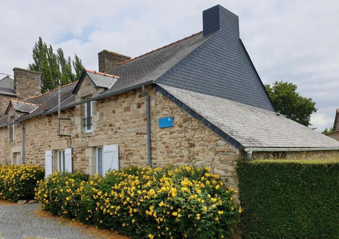 Charming Traditional 2-Bed Cottage Near Plémet Exteriör bild