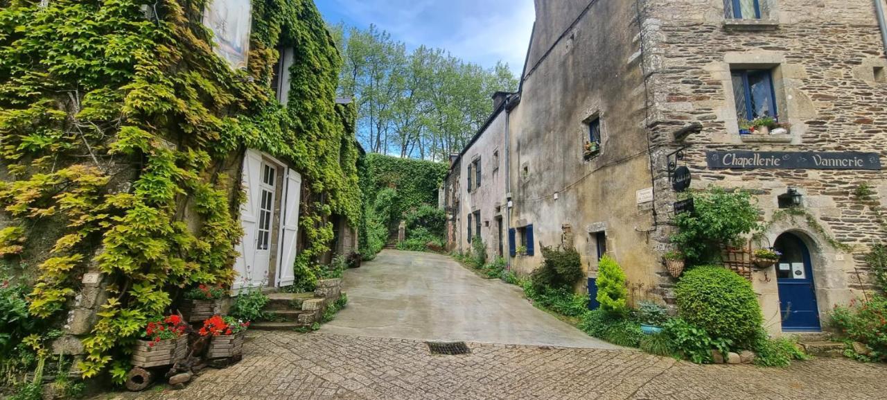 Charming Traditional 2-Bed Cottage Near Plémet Exteriör bild