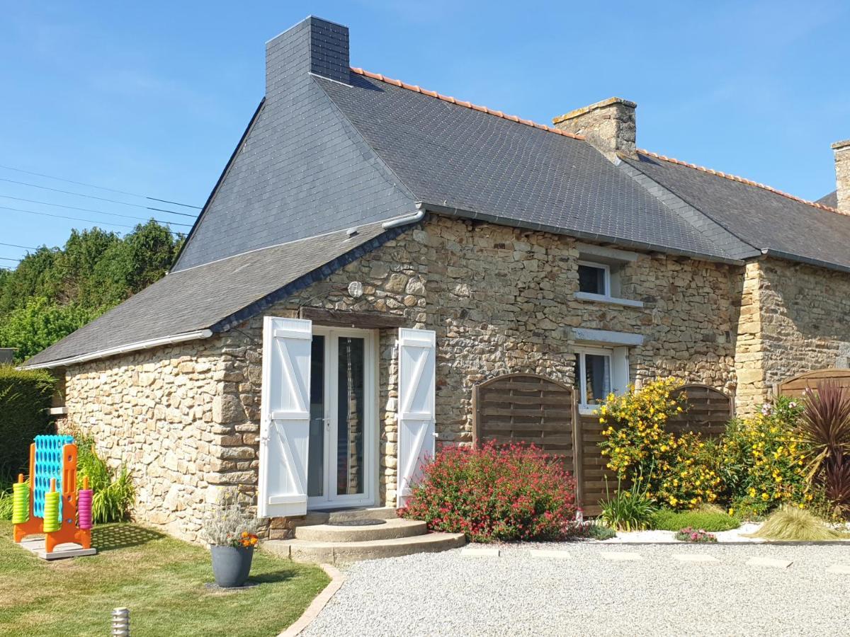 Charming Traditional 2-Bed Cottage Near Plémet Exteriör bild